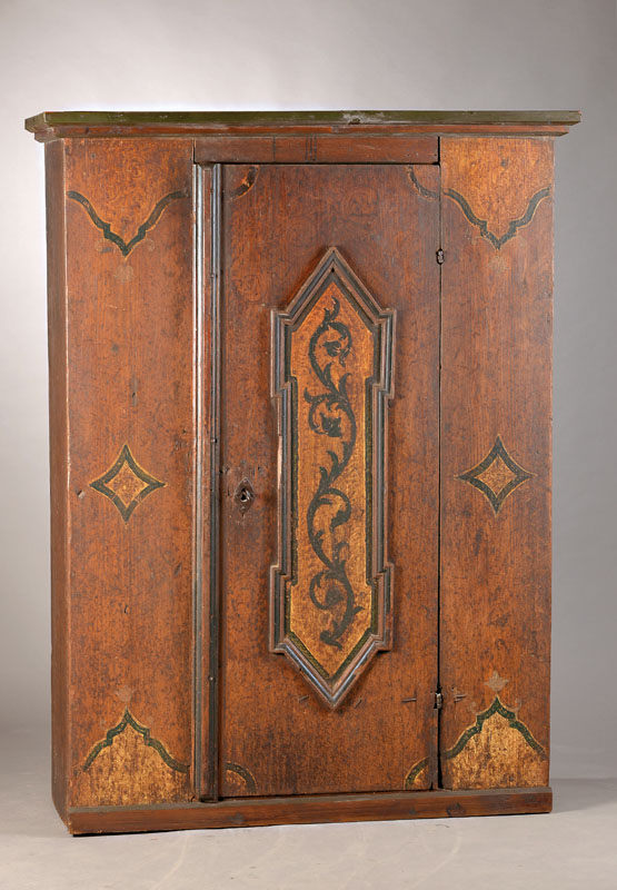 Bauernschrank, süddeutsch, 19. Jh., Weichholz mit orig. Bemalung, 1-türig, orig. Kastenschloss mit Schlüssel, Innen 3 Einlegebretter, nicht ...