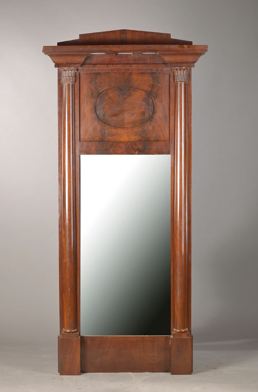 Pfeilerspiegel, wohl Berlin, um 1830/40, Mahagonifurnier, architektonische Gliederung, ca.197x92 cm