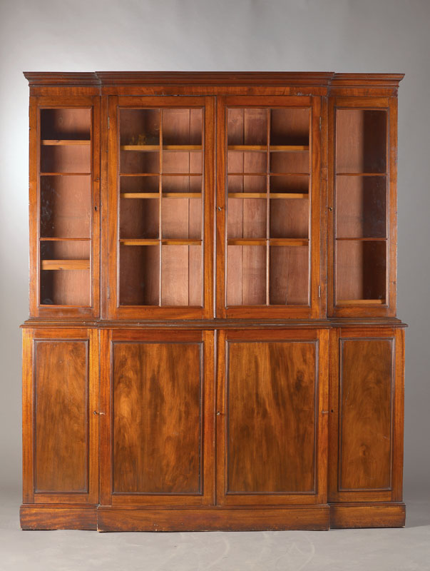 George-III-Bücherschrank, England, nach Vorbild von 1810, 20.Jh., Mahagoni, 4-türiger Unterbau, 4-türiger verglast u. versproßter Aufsatz, ca. ...