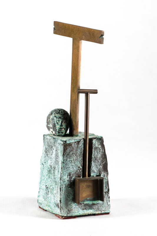 Wolf Spitzer, geb. 1940, Wingert, Weinbau von Römer eingeführt, mit Schaufel, Wingertskreuz und Römerkopf, sign., grün patiniert, ca. 24x12 cm