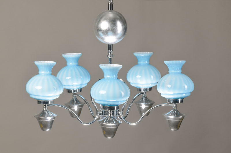 Salonlampe, um 40er Jahre, verchromtes Messinggestell, darüber 5 türkisfarbene Überfanggläser, funktionell mit erneuerter Verkabelung , guter ...