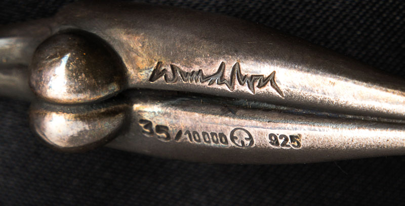Detail b: Paul Wunderlich, 1927-2010, Nike-Collier, 1977, Silber, gestempelt 925, sign., num. 35/10000, 9x13 cm, in schwarzem Etui