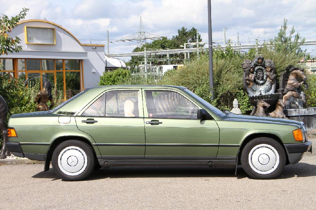 Detail a: Mercedes-Benz 190 E W 201, Fahrgestellnummer: WDB2010241A247319 EZ 09.1985, 3. Hand, Laufleistung ca. 123.000 km, HU 04.2018, H-Zulassung, 90 kW/ 122 ...