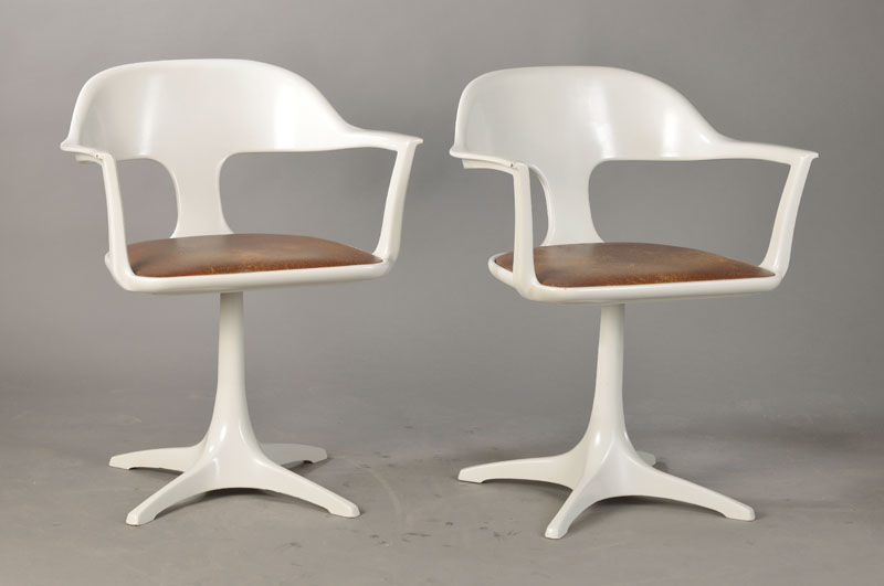 4er Satz Colani-Designer-Stühle, Ausführung 70er Jahre, EMÜ, Metall lackiert, Ledersitzfläche, drehbar, auf der Unterseite mit "EMÜ" ...