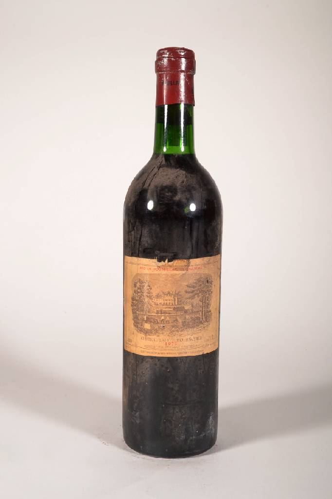 1 Flasche 1973 Chateau Lafite Rothschild, Pauillac, ca. 73 cl, Füllstand: ca. into neck,unverkostet, Etikett beschmutzt und besch., Kapsel stärker ...