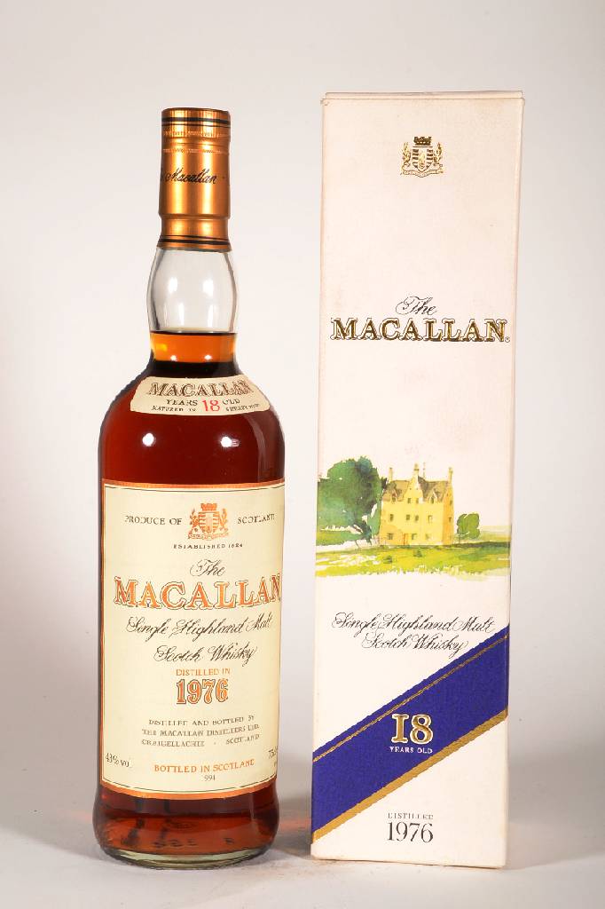 1 Flasche 1976 The Macallan 18 years old Highland Malt Scotch Whisky, ca. 75 cl, 43% Vol., unverkostet, 18 Jahre im Sherry Fass gereift, sehr guter ...