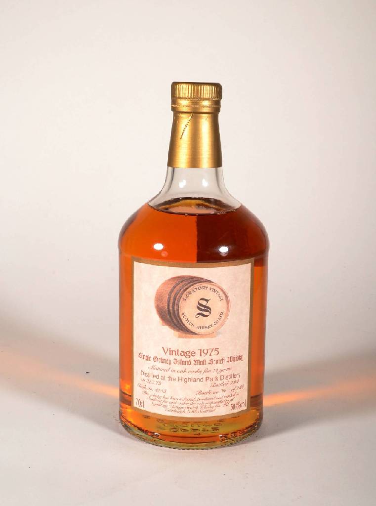 1 Flasche 1975 Signatory Vintage Highland ParkScotch Whisky, ca. 70 cl, 50,4 % Vol., unverkostet, 19 Jahre im Sherry Fass gereift, Flaschennummer: 76 ...
