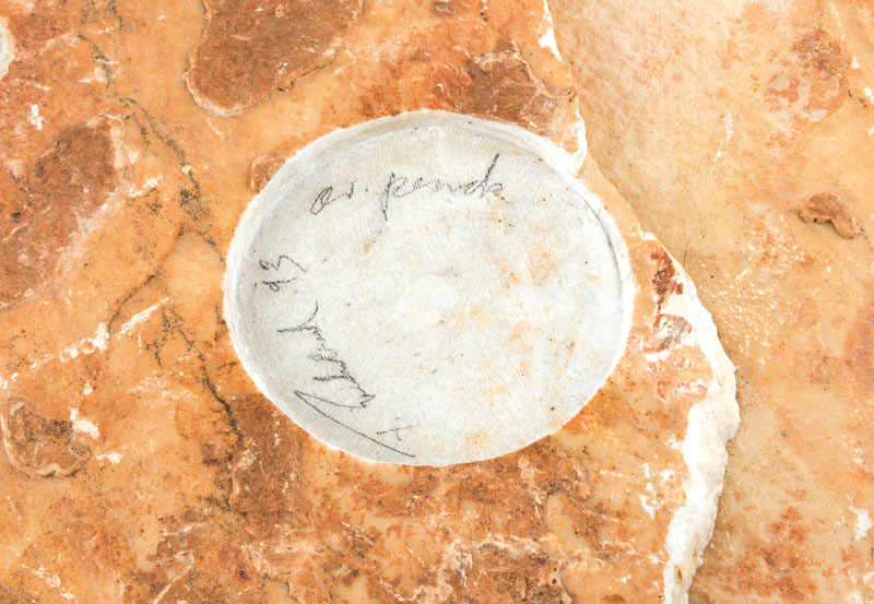 Detail c: A.R. Penck & Frank Breitenbruch, Himmlische Stürzer, 6-teilige Skulptur aus schimmernden weißen Carrara-Marmor bestehend aus einer Stele (50cm), ...
