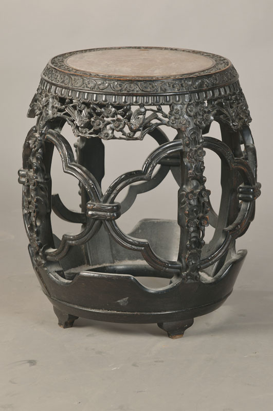 Blumentischchen, Asien, 20.Jh., Rotholz in reicher dekorativer Durchbrucharbeit, Platte mit Marmoreinlage, stiltypische Ornamentik,H. ca. 55 cm, D. ...