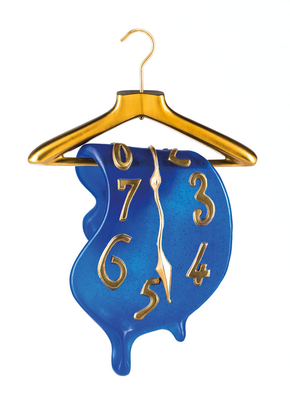 Salvador Dali, 1904-1989, La Montre Molle, 1971, Glasskulptur, pate-de-verre in Blau und Gold, an einem Bronze-Kleiderbügel hängend, sign., num. ...