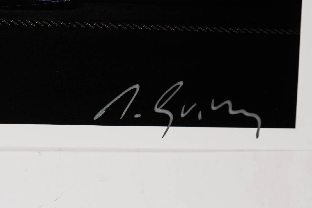 Detail a: Andreas Gursky, geb. 1955, Formel 1, Farboffset, Mattew Marks Gallery, New York, 2007, mit Silberstift handsign., Blattgr. 40x120 cm