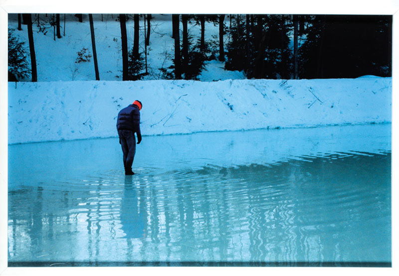 Detail b: Peter Doig, geb. 1959, Farbfotografie, Fuji Crystal Archive Farbdigitalprint auf PE-Papier, aufgezogen auf eine Hartschaumplatte, verso auf ...