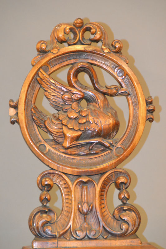 Detail a: Paar Brettstühle, Historismus, um 1880, Schwanenrücken, Buche massiv, Alterssp., selten fein ausgeführt, H. ca. 101 cm, Sh. ca. 47 cm