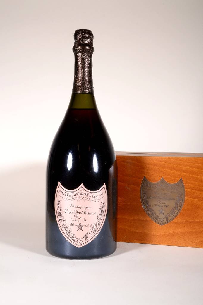 1 Magnum Flasche 1982 Moet et Chandon Dom Perignon Champagne, ca. 150 cl, 12,5& Vol., Abstand zwischen Flaschenboden und Champagner:ca. 2,5 cm, ...