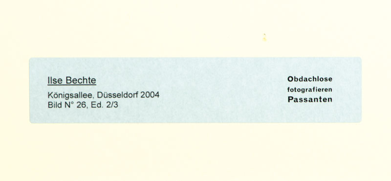 Detail a: Thomas Struth und Hubert Ostendorf, Obdachlose fotografieren Passanten, Farbfotografie, fotografiert von: Ilse Bechte,Bild Nr. 26, Ed. 2/3, verso ...