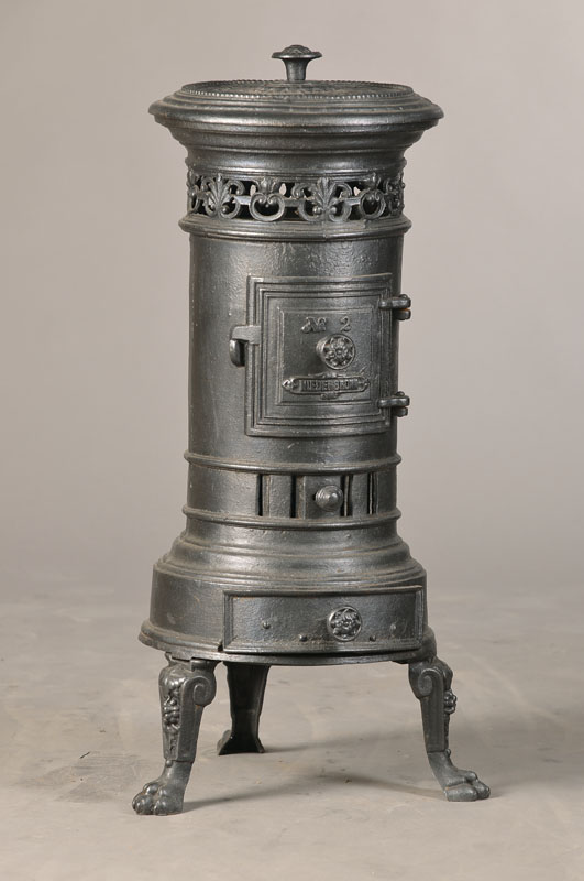 Ofen, Frankreich, um 1880, Gußeisern, Historismus, Funktion nicht geprüft, H. ca. 75cm