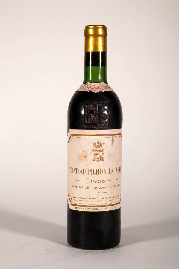 1 Flasche 1966 Chateau Pichon Longueville Comtesse de lalande, Pauillac, Füllstand: into neck, Etikett min. Stockfleckig und beschmutzt sonst sehr ...
