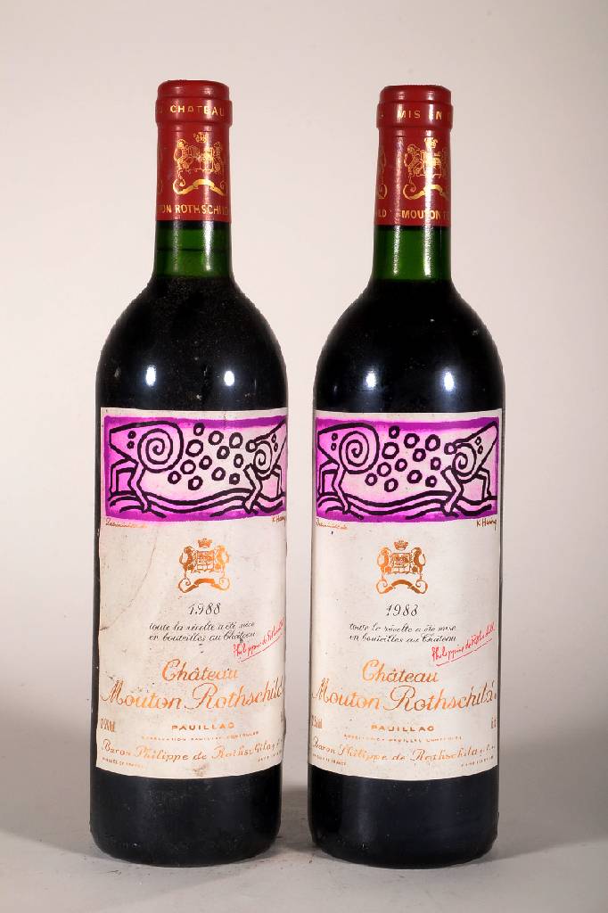 2 Flaschen 1988 Chateau Mouton Rothschild, Pauillac, je ca. 75 cl, 12,5 % Vol., Füllstand: je ca. into neck, unverkostet, Etiketten min. beschmutzt ...