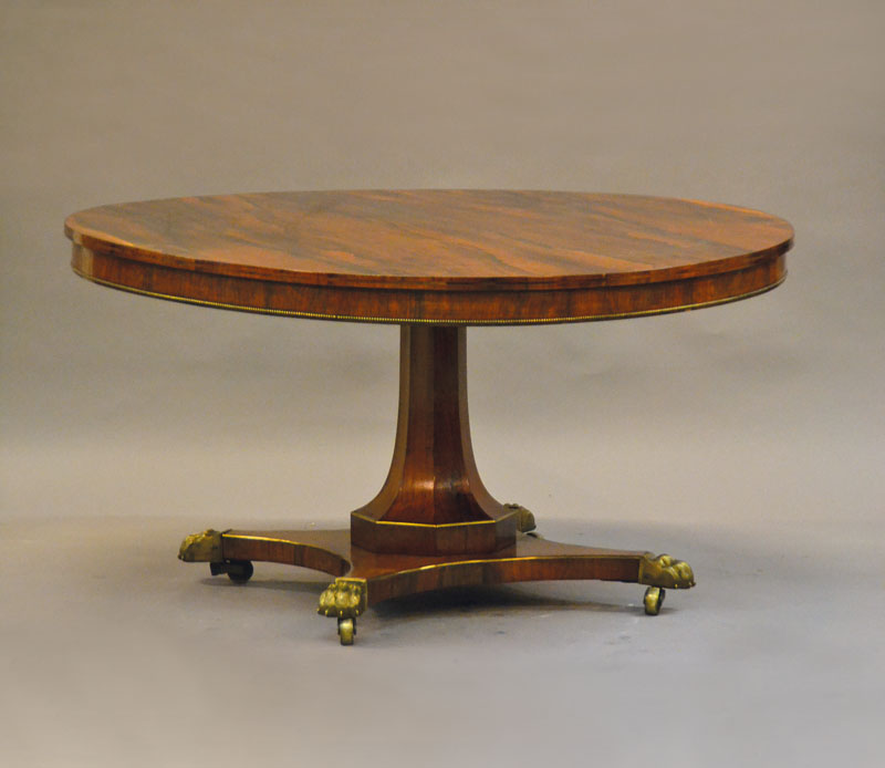 Palisandertisch, Regency, frühes 19. Jhdt ., Palisander massiv und furniert verarbeitet, Platte klappbar, Kanten teilweisemit Messing Einfassung, ...