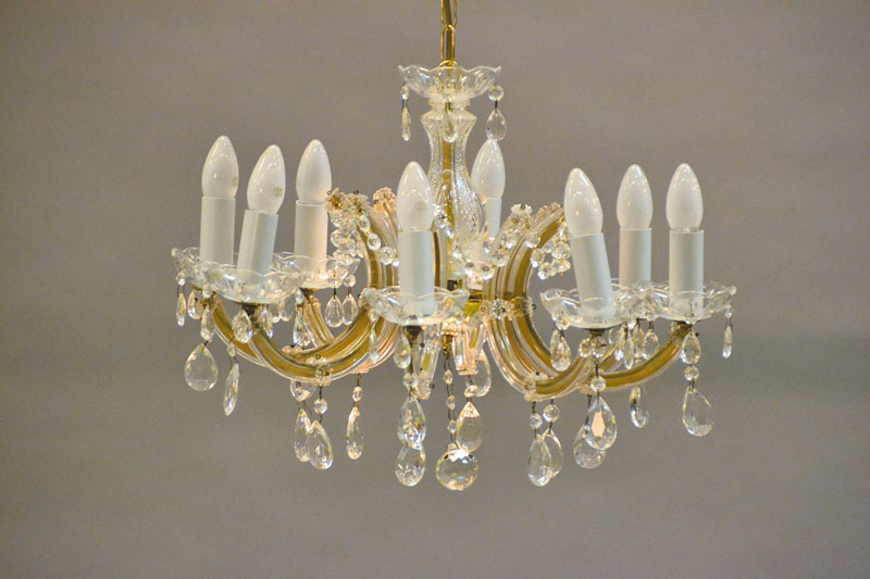Deckenlüster und Wandlampe, wohl Böhmen, 60er 70er Jahre, 8 bzw. 2 Brennstellen, H. ca. 31 cm, D. ca. 50Elektrifizierung nicht geprüft,