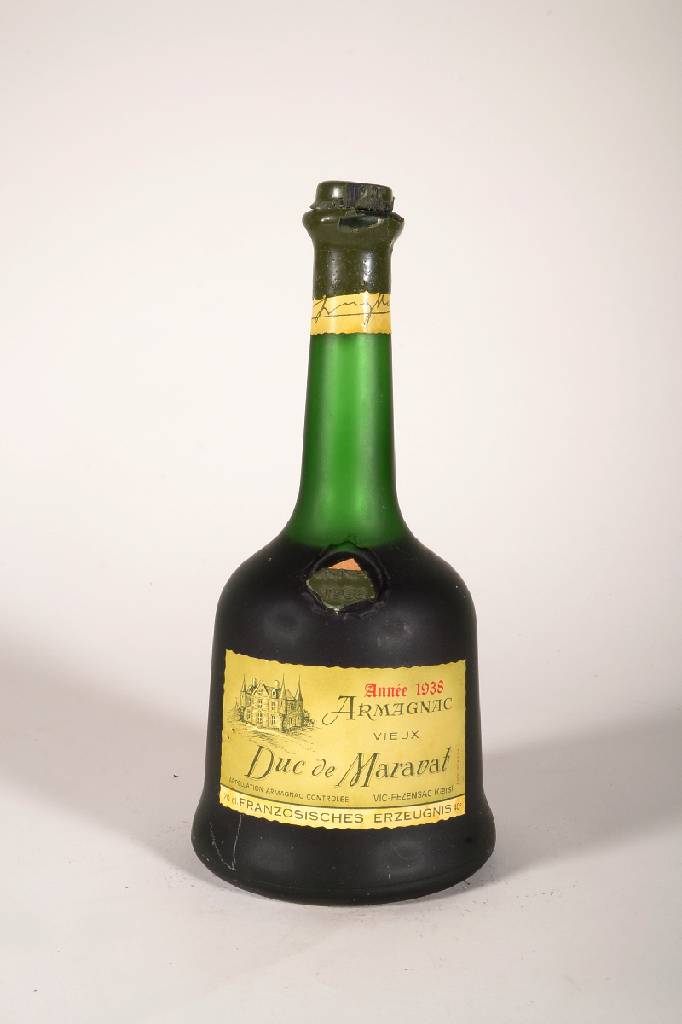1 Flasche 1938 Armagnac Duc de Maravat, ca. 70 cl, 40 % Vol., Abstand zwischen Kapsel und Armagnac: ca. 8,5 cm, unverkostet, Kapselwachs und Siegel ...