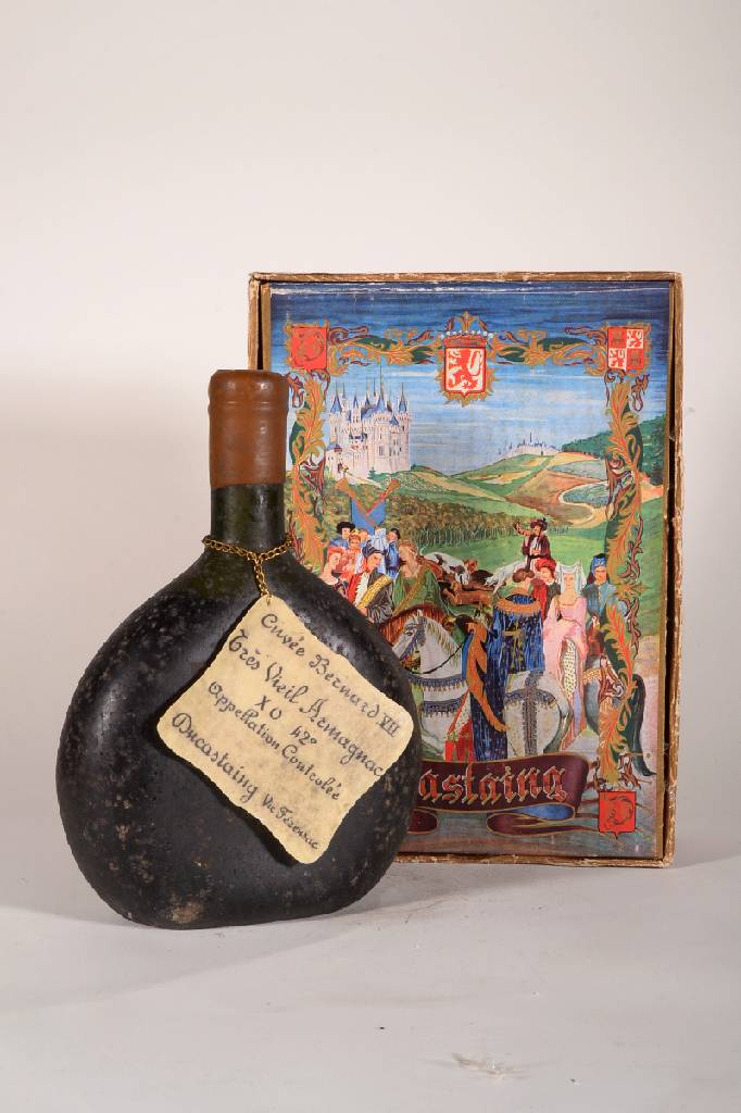 1 Flasche Ducastaing Cuvee Bernard VII X.O. Tres Vieil Armagnac, ca. 70 cl, 42 % Vol., Abstand zwischen Kapsel und Armagnac: ca. 4,5 cm, ...