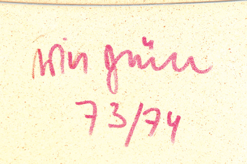Detail b: Will Brüll, geb. 1922, Schüler von Josef Beuys, Edelstahlskulptur im Rahmen, Alles im Leben kann in Ordnung gebracht werden., sign.,dat. 1973/74, ...