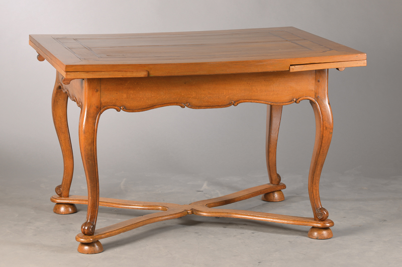Barocker Auszugstisch, süddeutsch, um 1770/80, Eiche massiv