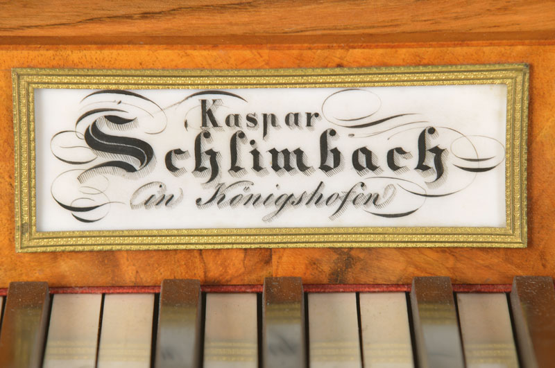 Detail a: Sog. Aeoline, Kaspar Schlimbach, Bad Königshofen (Instrumentenbauer, 1777-1861), um1810, Nussbaumgehäuse, Windwerk mit 2 Blasebälgen, bei dem von ...