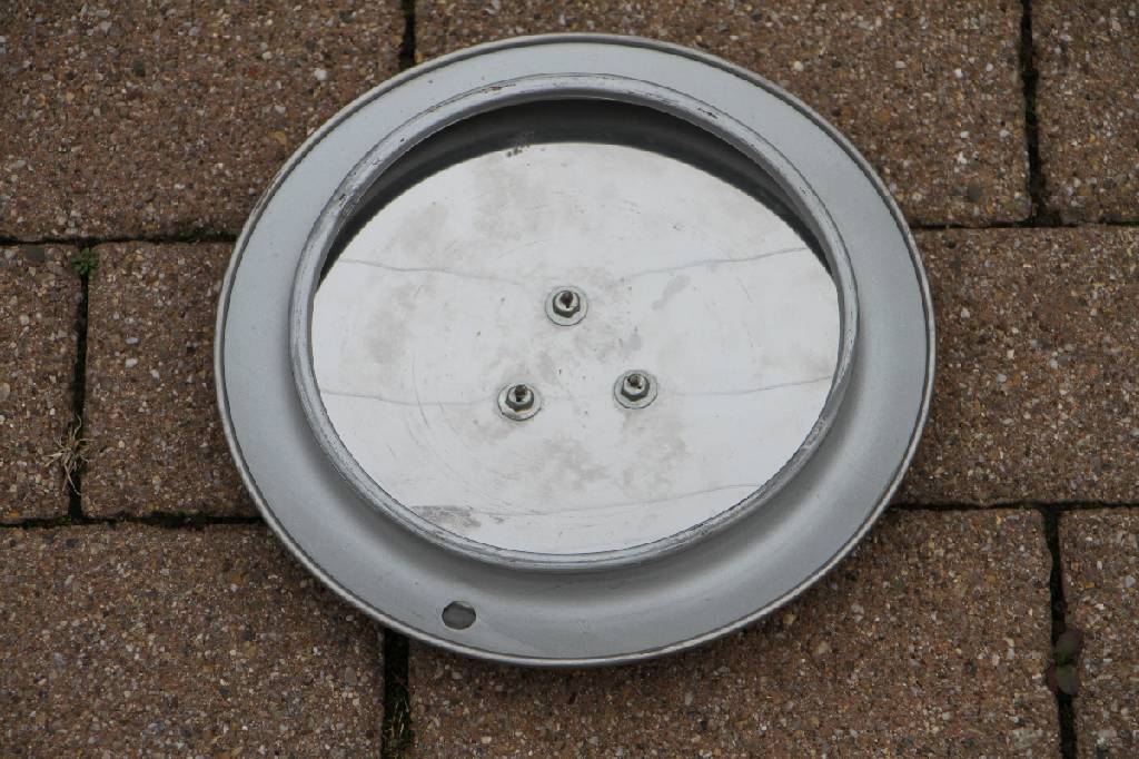 Detail b: Konvolut 4 original Porsche Radkappen, wohl für Porsche BJ 1965, Metall verchromt, gut erhalten, gebrauchter Zustand, D. ca. 23 cm, D. Innen ca. ...