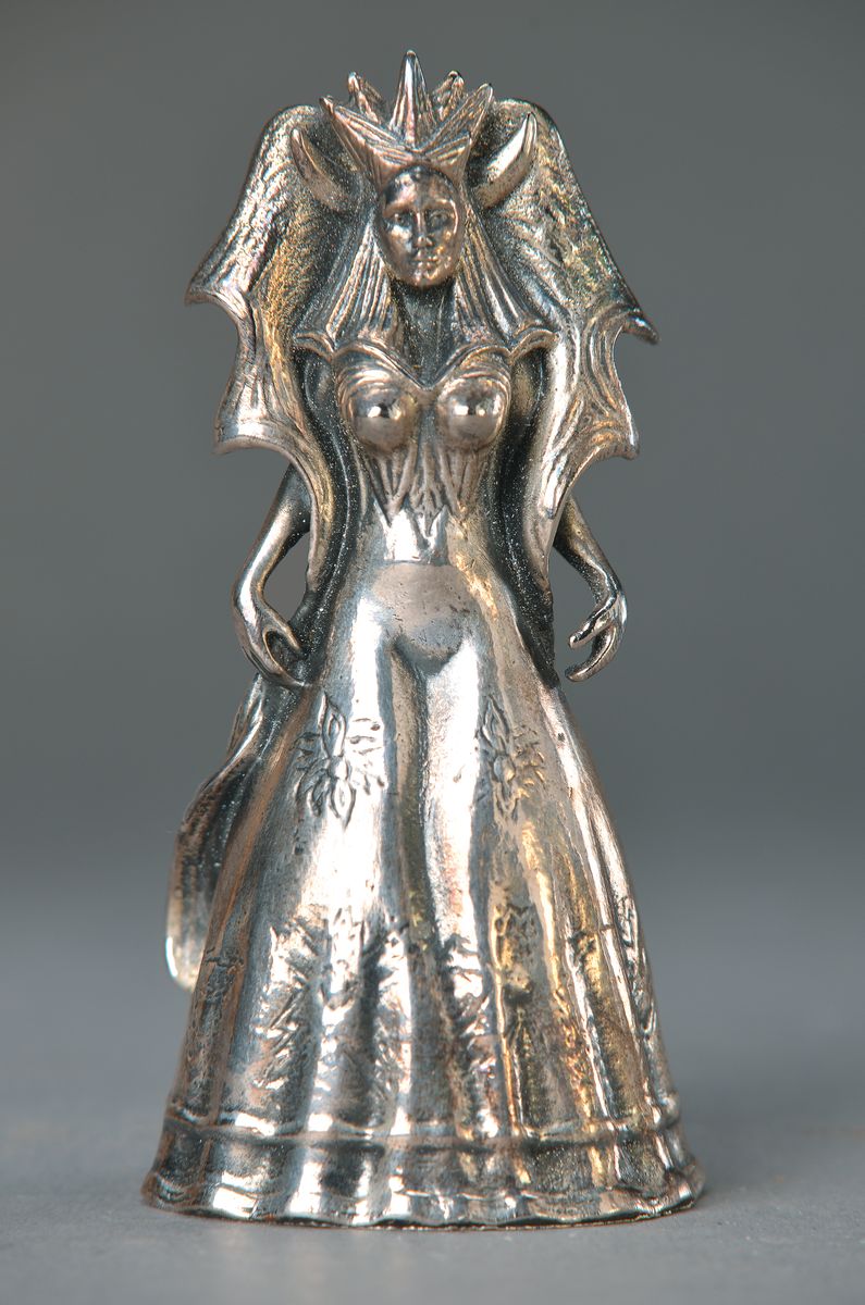 Ernst Fuchs, 1930-2015, Königin der Nacht, silberfarbener Metallguss, sign., num. 151, H.10 cm