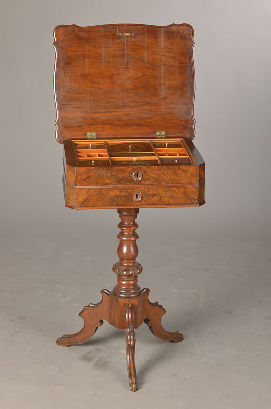 Nähtischchen, deutsch, um 1870, Wurzelnussfurnier, geschweifte Form, reich gedrechselter Fuß, Platte aufklappbar mit intarsierter Inneneinteilung, ...