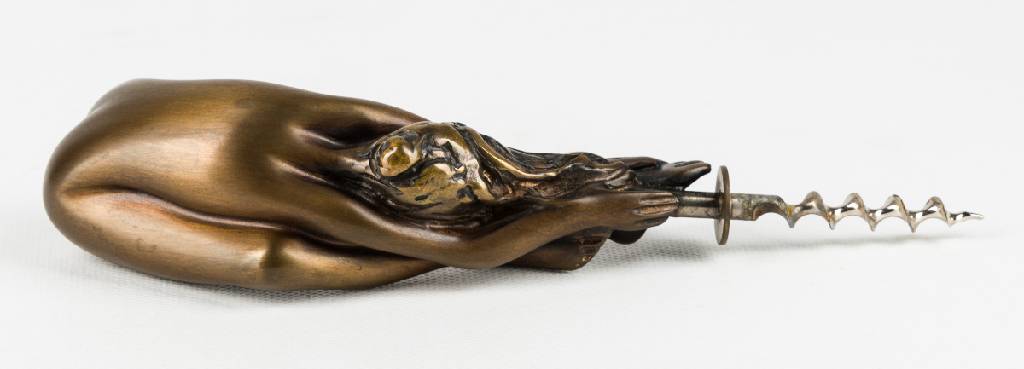 Detail a: Bruno Bruni, geb. 1935 Gradara, Bronzeskulptur mit Korkenzieher auf einem schwarzen Sockel, sign., num. 496/750, ca. 24x5,5 cm inkl. Sockel