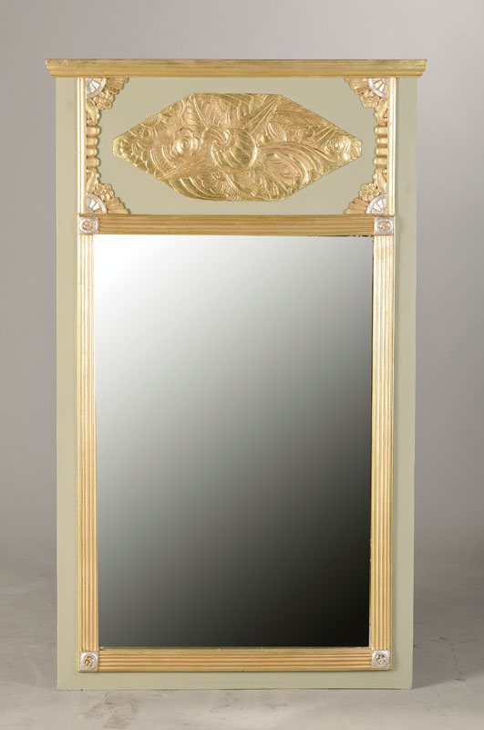 Art-Deco-Trumeau, wohl Frankreich, 30er Jahre, Weichholzkorpus, fac. Spiegel, mit abstrakter Applike, Fassung aufgefrischt, ca. 135x80 cm
