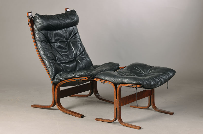 Lounge-Sessel mit Ottoman, Skandinavien, Design Ingmar Relling (1920-2002), um 1960/69, Bugholz, Lederkissen, ca. 98x62x87 cm