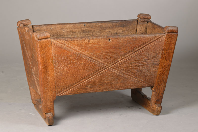 Wiege, 1680, zur Jardiniere umgebaut, Eiche massiv, dat. 1680., ca. 62x94x50 cm,