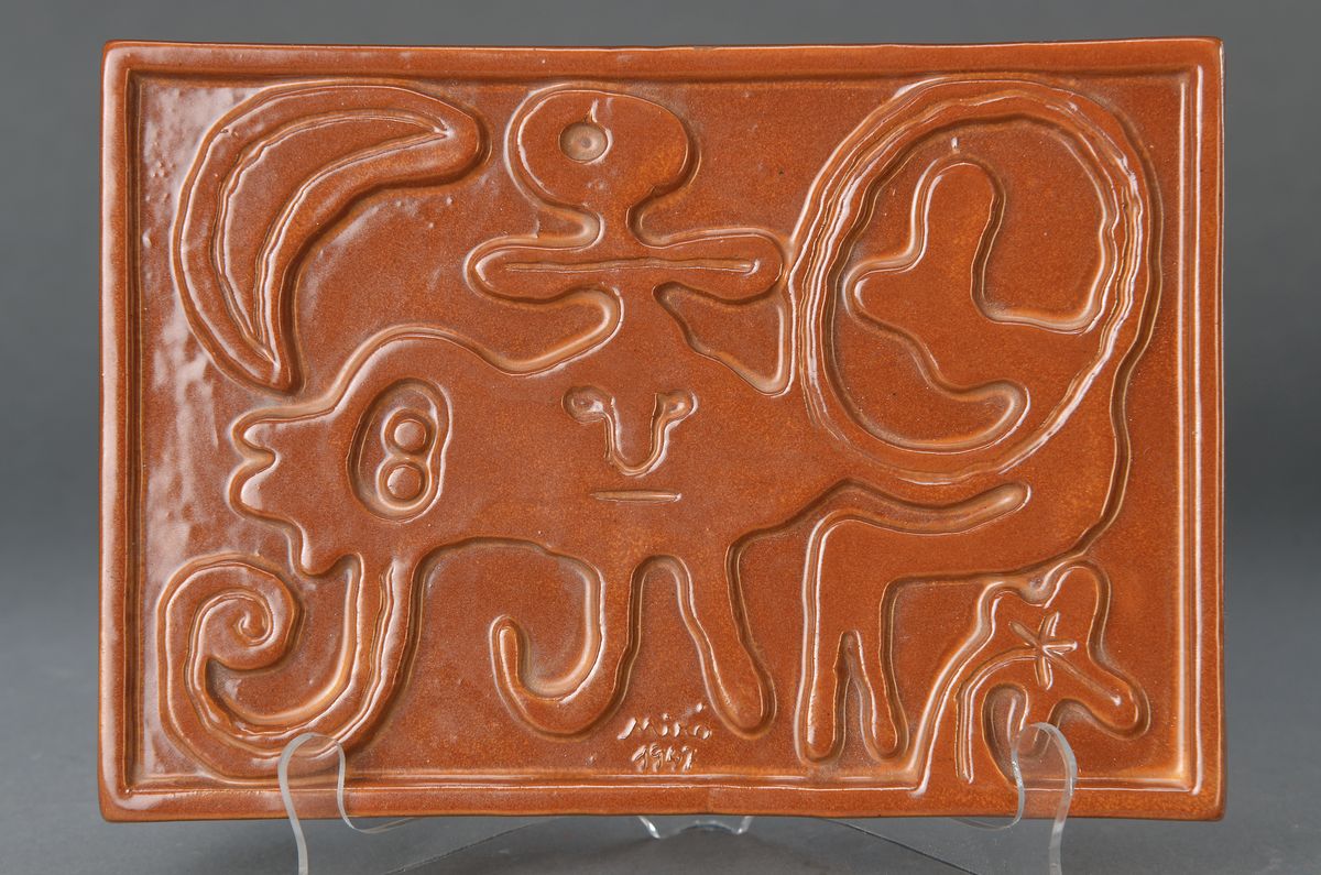 Joan Miro, 1893-1983, Keramikplatte, sign., dat. 1947, ca. 14,5x21 cm