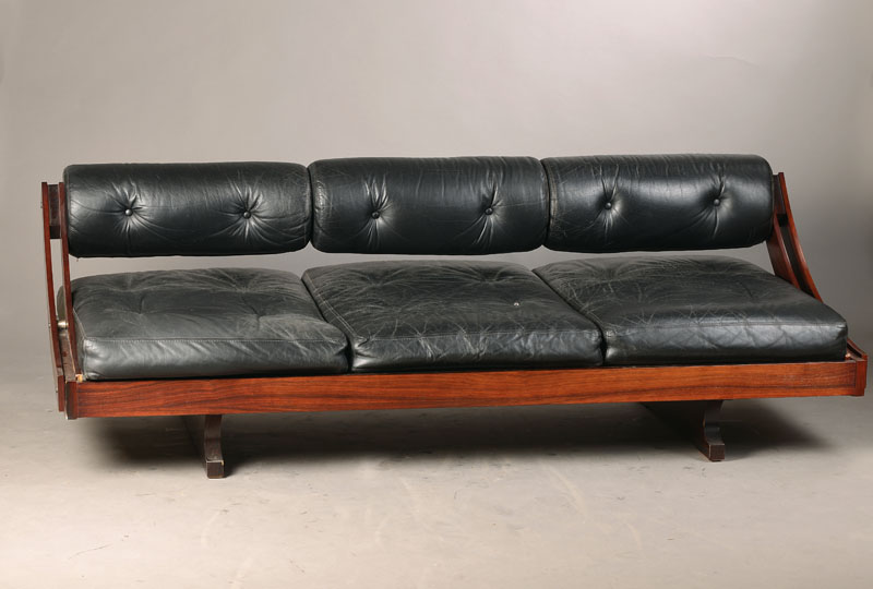 Vintage-Sofa, Design Gianni Songia für Sormani, um 1963, Palisandergestell, Lederbezug, dieser mit Gebr.-Sp., Sofa mit Tagesbettfunktion, ca. ...