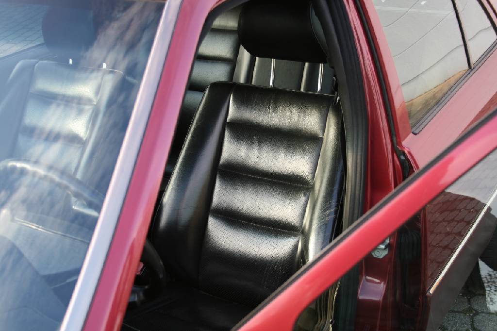 Detail c: Mercedes-Benz E 420 W 124, Fahrgestellnummer: WDB1240341C056552, EZ 10/1993, Laufleistung ca. 172.537 km, HU 09/2019, 205 kW/ 279 PS, 8-Zylinder, ...