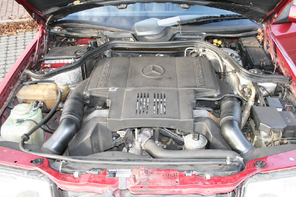 Detail e: Mercedes-Benz E 420 W 124, Fahrgestellnummer: WDB1240341C056552, EZ 10/1993, Laufleistung ca. 172.537 km, HU 09/2019, 205 kW/ 279 PS, 8-Zylinder, ...