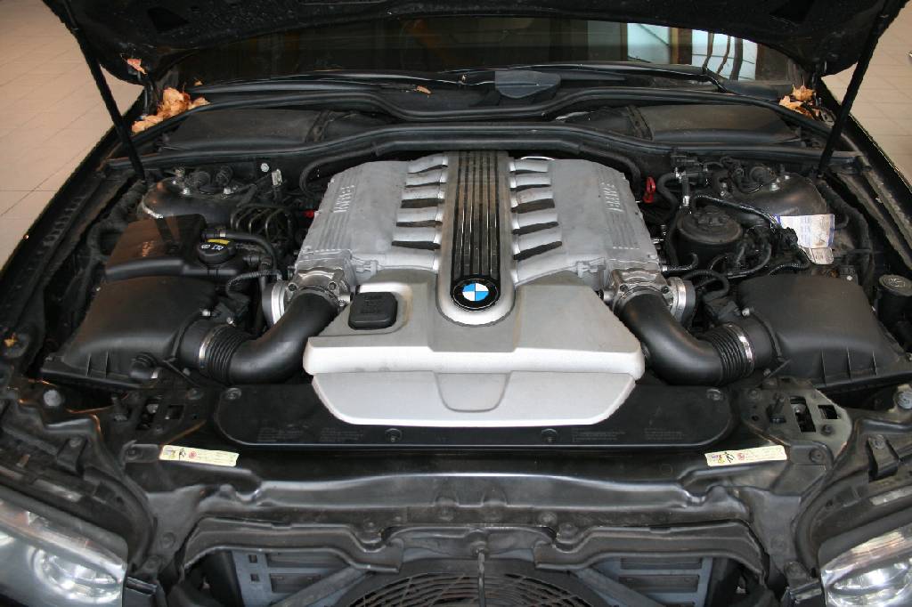 Detail c: BMW 760i Individual, Fahrgestellnummer: WBAGL81020DG60407, EZ 08/2003, 2. Hand, Laufleistung ca. 86.500 km, HU 04/2019, 327 kW/ 445 PS, 12-Zylinder, ...