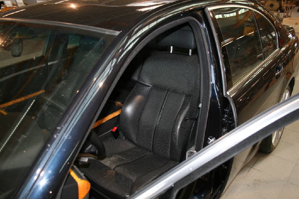 Detail d: BMW 760i Individual, Fahrgestellnummer: WBAGL81020DG60407, EZ 08/2003, 2. Hand, Laufleistung ca. 86.500 km, HU 04/2019, 327 kW/ 445 PS, 12-Zylinder, ...