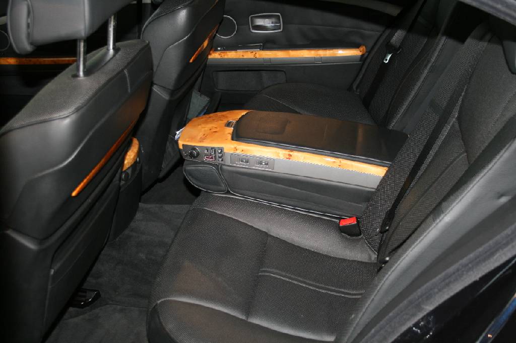 Detail e: BMW 760i Individual, Fahrgestellnummer: WBAGL81020DG60407, EZ 08/2003, 2. Hand, Laufleistung ca. 86.500 km, HU 04/2019, 327 kW/ 445 PS, 12-Zylinder, ...