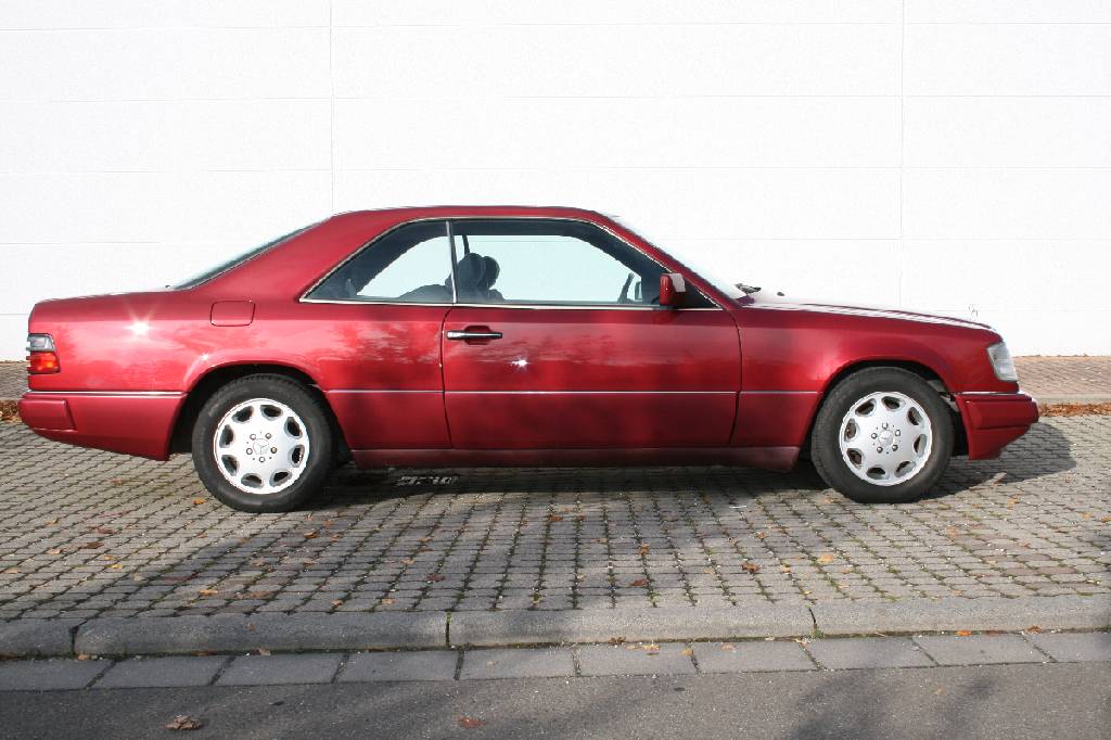 Detail a: Mercedes-Benz 220 CE C 124, Fahrgestellnummer: WDB1240421B955742, EZ 06/1993, Laufleistung ca. 146.032 km abgelesen, 110 kW/ 150 PS, 4-Zylinder, ...