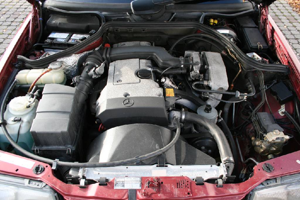 Detail c: Mercedes-Benz 220 CE C 124, Fahrgestellnummer: WDB1240421B955742, EZ 06/1993, Laufleistung ca. 146.032 km abgelesen, 110 kW/ 150 PS, 4-Zylinder, ...