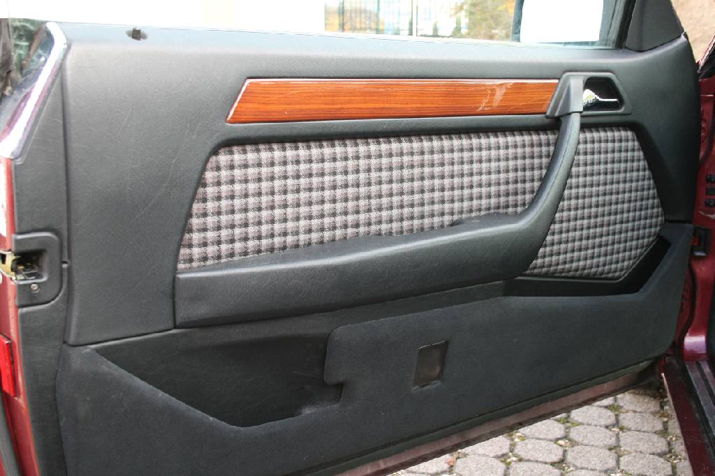 Detail i: Mercedes-Benz 220 CE C 124, Fahrgestellnummer: WDB1240421B955742, EZ 06/1993, Laufleistung ca. 146.032 km abgelesen, 110 kW/ 150 PS, 4-Zylinder, ...