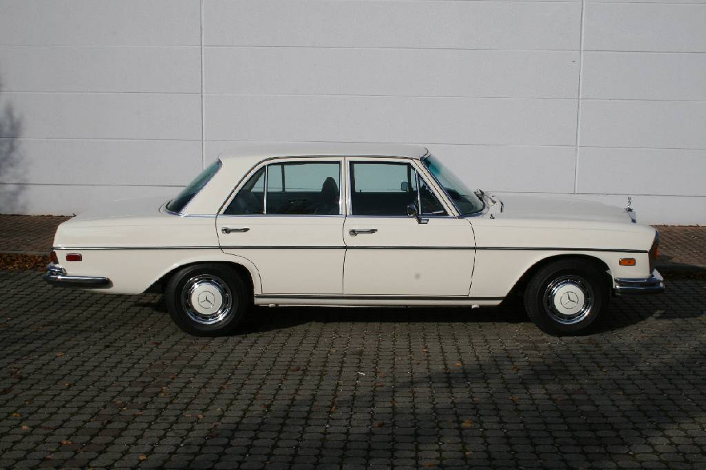 Detail b: Mercedes-Benz 280 SE W 108, Fahrgestellnummer: 10801812031360, EZ 12/1971, Laufleistung ca. 32.856 miles abgelesen, H-zulassungsfähig, 118 kW/ 160 ...
