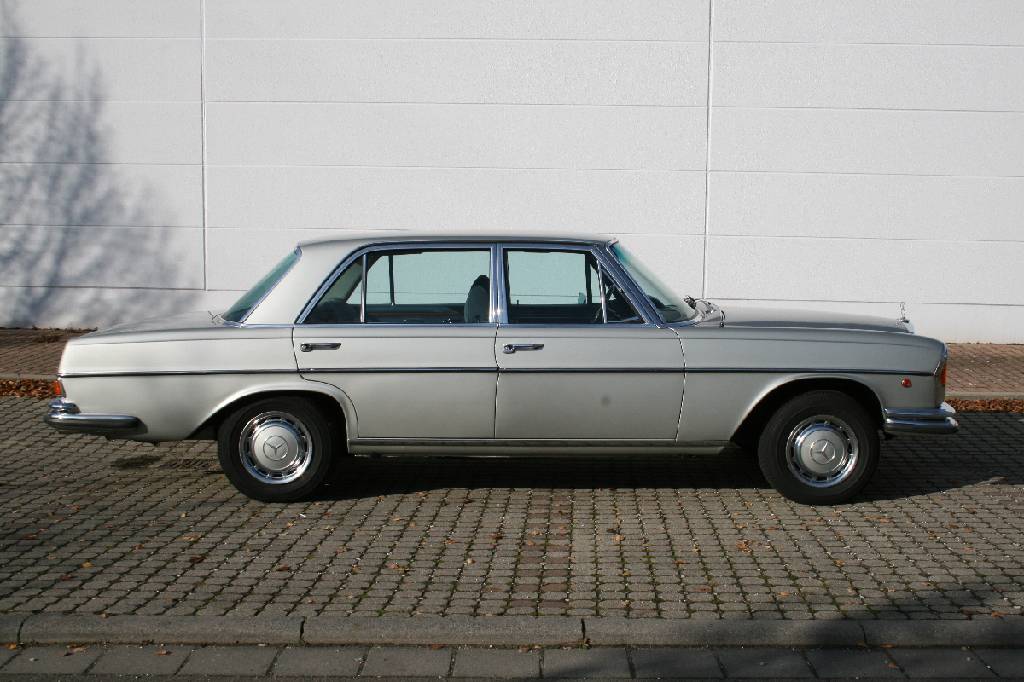 Detail a: Mercedes-Benz 300 SEL 3.5 W 109, Fahrgestellnummer: 10905612006384, EZ 05/1971, 1. Hand, Laufleistung ca. 68.802 km, H-zulassungsfähig, 147 kW/ 200 ...