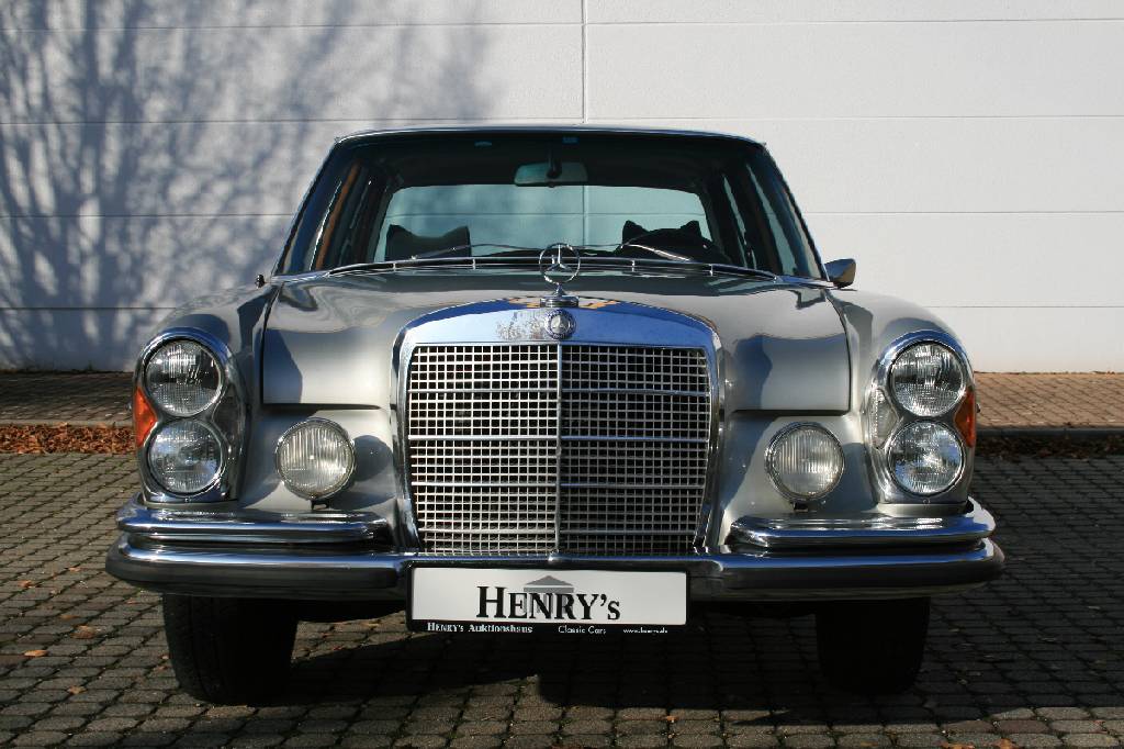 Detail c: Mercedes-Benz 300 SEL 3.5 W 109, Fahrgestellnummer: 10905612006384, EZ 05/1971, 1. Hand, Laufleistung ca. 68.802 km, H-zulassungsfähig, 147 kW/ 200 ...