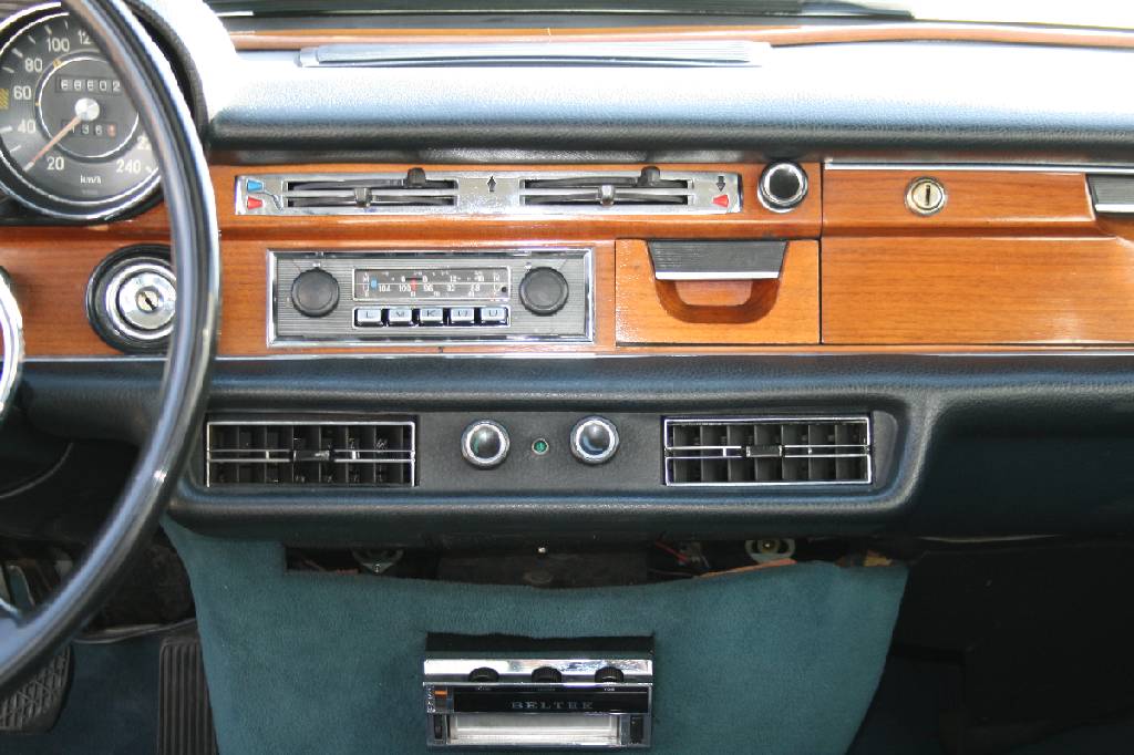 Detail h: Mercedes-Benz 300 SEL 3.5 W 109, Fahrgestellnummer: 10905612006384, EZ 05/1971, 1. Hand, Laufleistung ca. 68.802 km, H-zulassungsfähig, 147 kW/ 200 ...